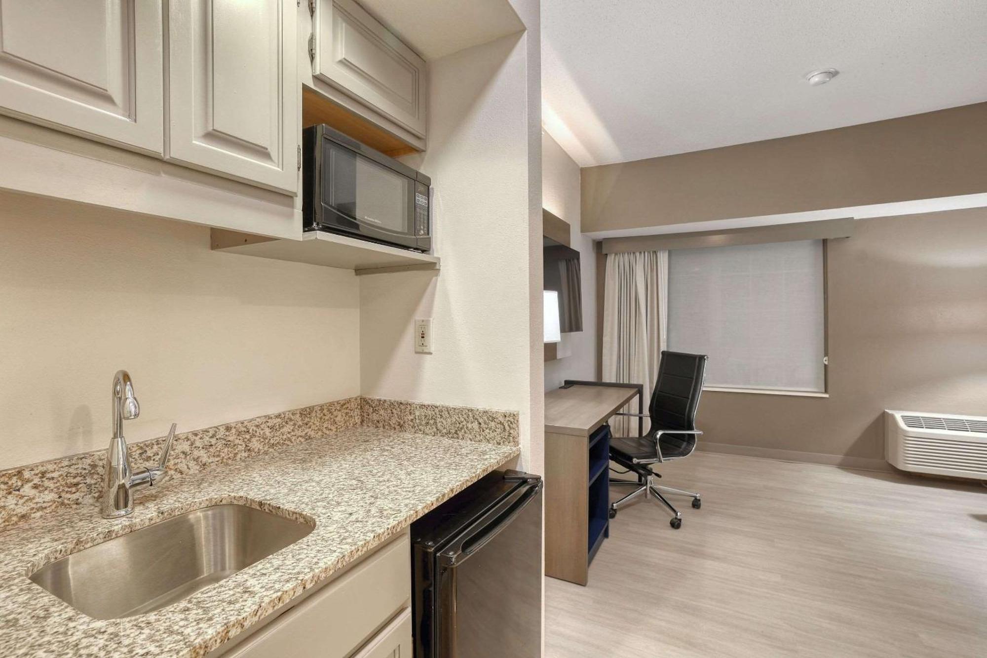 Comfort Suites Milwaukee Airport Oak Creek Extérieur photo